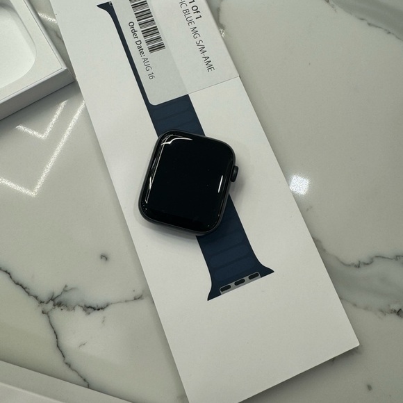 Apple Watch - Nike - Picture 1 of 2